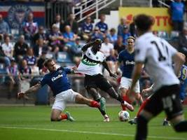VfL Bochum unterliegt Münster: Traumstart: Hannover 96 rennt der 2. Bundesliga davon