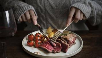 Darmbeschwerden durch Fleischkonsum? Was eine Studie enthüllt