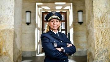 Hier ist Berlins Polizeipräsidentin „einfach nur eine Frau, die rennt“