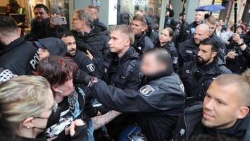 Polizist schlägt ihr ins Gesicht – Ermittlung gegen Demonstrantin