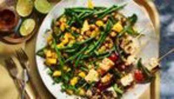 Panir-Spieße mit Bohnensalat: So macht Spießigsein Spaß
