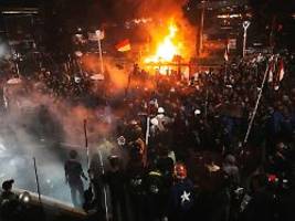 Präsident warnt vor Terrorismus: Demonstranten plündern Haus von Ministerin in Indonesien