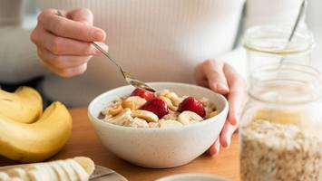 Darm-Expertin rät: Diese Lebensmittel sollten Sie jetzt essen