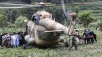 erdbeben in afghanistan: einsatzkräfte in afghanistan suchen nach verschütteten
