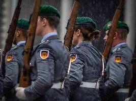 Aber erst dritter Schritt: Merz stellt Wehrpflicht auch für Frauen in Aussicht