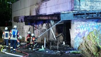 großfeuer und gasexplosion zerstören lagerhalle und fitnessstudio