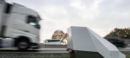 Mit 200 statt 120 km/h auf der A8: Polizei zieht Raser aus dem Verkehr