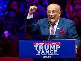 Wenige Tage nach Unfall: Trump kündigt Ehrenmedaille für Giuliani an