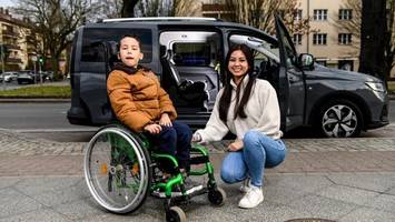 Ein neues Auto macht den kleinen Dean mobil
