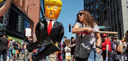 Chicago: Tausende demonstrieren gegen Donald Trumps Politik