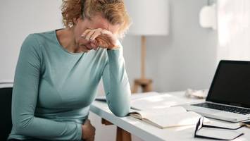 Herzinfarkt bei Frauen: Welche Symptome Warnsignale sind
