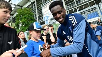 Sprachwunder, Investments und LeBron James: So tickt Neuzugang Lokonga