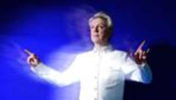 Who Is The Sky von David Byrne: Der Mann wird immer jünger