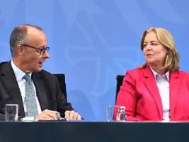 Berlin Tag & Macht: Wenn Bullshit-Bärbel den Kanzler disst