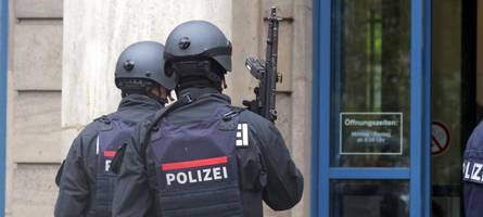 Mann wird nach Bombendrohungen zu Bewährungsstrafen verurteilt
