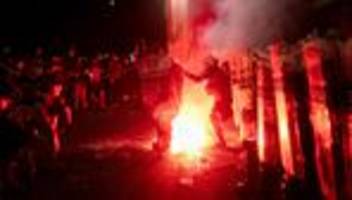 proteste in serbien: polizei vertreibt demonstranten in serbien von universitätsgelände