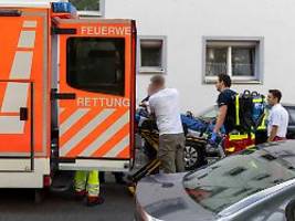 Lehrkraft muss ins Krankenhaus: Polizeieinsatz meldet Großeinsatz an Berufsschule in Essen