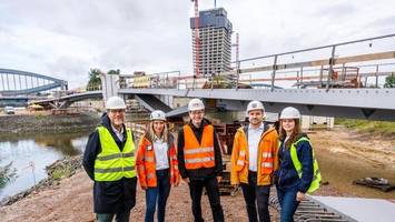 echter hingucker! so spektakulär ist die neue brücke beim elbtower
