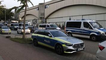 unerwarteter fund: polizei entdeckt schreckschusswaffe in auto