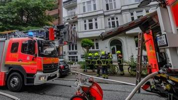 Brand in Eppendorf: Bewohner aus verrauchtem Altbau gerettet
