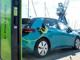 Stromspeicher mit viel Potenzial: Eon: E-Autos könnten abends zweieinhalb Gaskraftwerke ersetzen