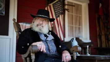 vertrag ausgelaufen: warum „old texas town“ weiter öffnet