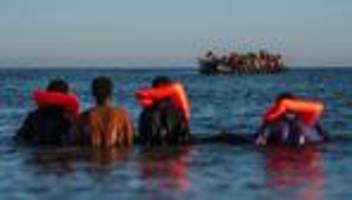 Großbritannien: 30.000 Migranten überquerten den Ärmelkanal in diesem Jahr per Boot