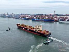 Ausfuhren schwächeln insgesamt: Chinas Exporte in die USA brechen ein