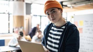 Krankschreibungen: „Gen Z“ fehlt häufiger – aber nicht so lange