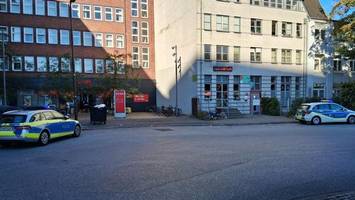 Mann bedroht am Bahnhof Altona Busfahrer mit Messer