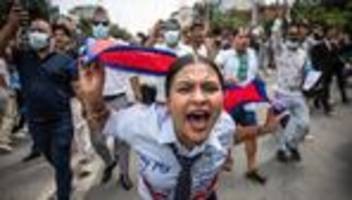 Nepal: Nepals Regierungschef tritt nach tödlichen Schüssen bei Protesten ab