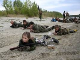 Militärtraining für Achtjährige: So sieht die patriotische Erziehung von Russland aus