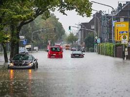 Unwetterzelle über Deutschland: Spätsommer fällt nass-grau und gewittrig aus