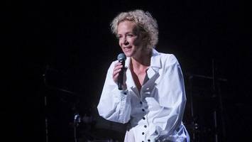 gala im st. pauli theater: bei handys kennt katja riemann keinen spaß