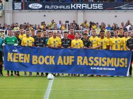 rassismus im fußball: „in den kurven gibt es eindeutig einen rechtsruck“