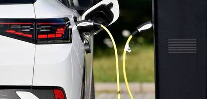 BMW und E.on starten bidirektionales Laden für E-Autos