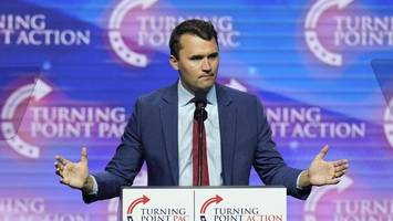 Das ist Charlie Kirks neu-rechte Organisation Turning Point USA