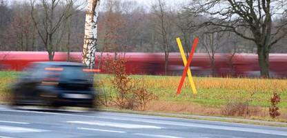 Bahn: Neubaustrecke Hamburg-Hannover – ein pinkfarbener Strich spaltet die Heide