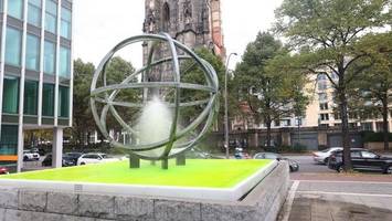 Protest gegen Cruise Days: Extinction Rebellion färbt Brunnen grün