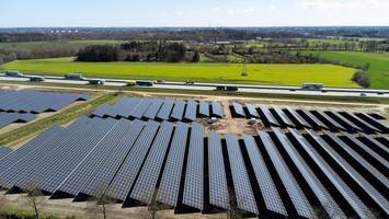 Mehr Solaranlagen als Kühe – die A7 wird zum Strom-Highway