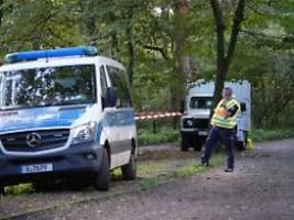 Verdächtiger am Tatort gefasst: Verbrannte Frauenleiche auf Spielplatz in Berlin gefunden