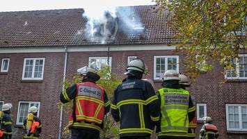 Dachgeschoss in Tonndorf brennt – schmale Straße erschwert Einsatz