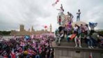 Großbritannien: Mehr als 100.000 Teilnehmer bei rechtsextremer Demo in London