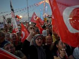 CHP im Visier der Behörden: Türkei nimmt dutzende weitere Oppositionspolitiker fest