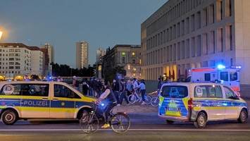 Massenschlägerei mitten in Berlin: Mann muss wiederbelebt werden