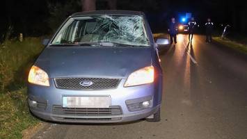 Unheimlicher Unfall: 29-Jähriger nachts auf Straße von Ford erfasst