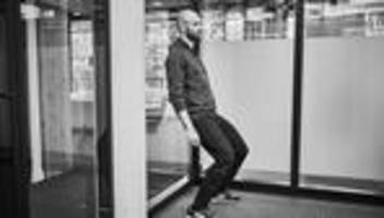 Unser Personal Trainer: Die besten Übungen für den Wiedereinstieg in den Büroalltag