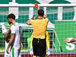 Keine 30 Sekunden auf dem Platz: Fürth-Profi stellt Rot-Rekord für die Ewigkeit auf