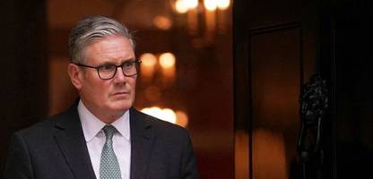 rauswurf von peter mandelson: verbindungen des botschafters zu jeffrey epstein bringt keir starmer in bedrängnis
