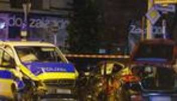 Crash in Wilmersdorf: Unfall mit Einsatzfahrzeug: Drei Polizisten schwer verletzt